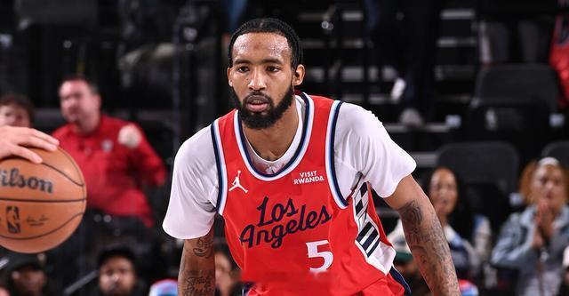 北京时间1月5日，据ESPN记者沙姆斯·查拉尼亚报道，快船前锋小德里克·琼斯遭遇