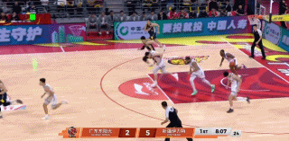 焦泊乔接球黄油手送礼李炎哲，广东内线太矮，加上麦考尔灾难性表现，杜锋涉嫌玩火吧？