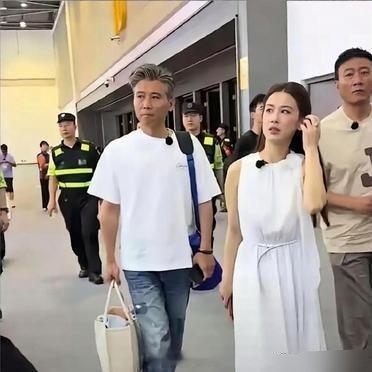 天呐，这是黄圣依，变化真大呀。 