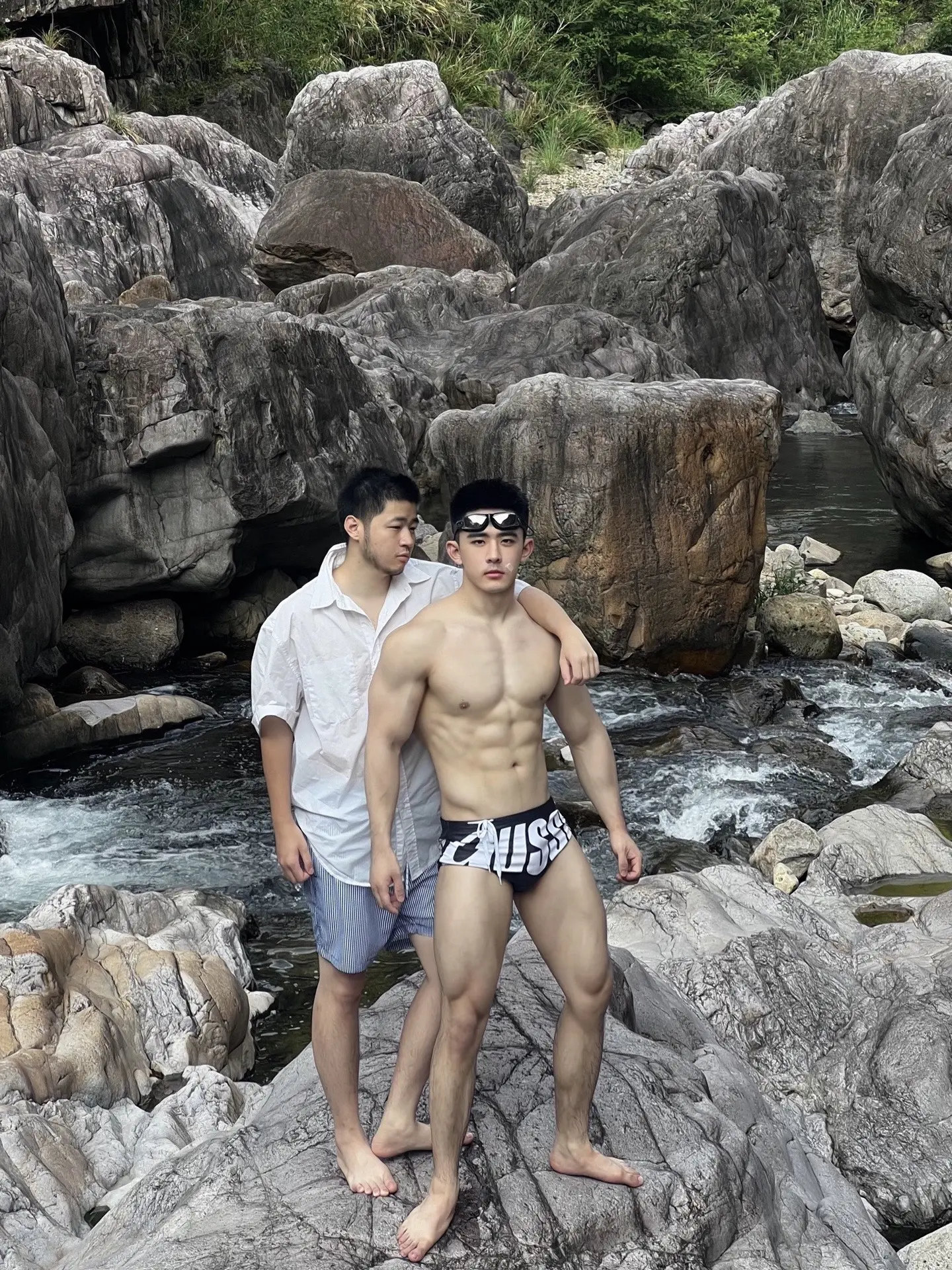 和朋友们玩水了🔫。