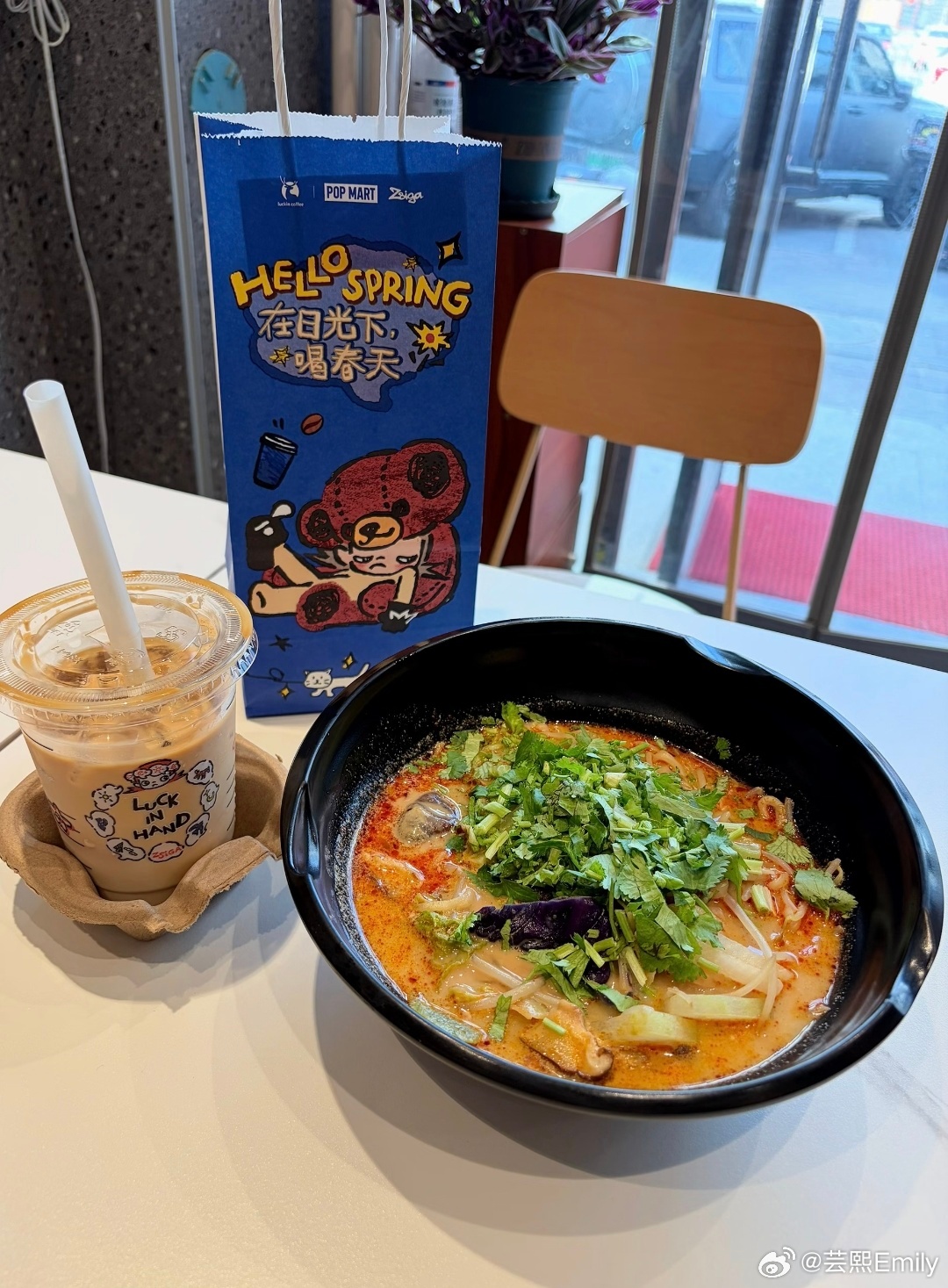 牛马太难了，才吃上饭 ​​​