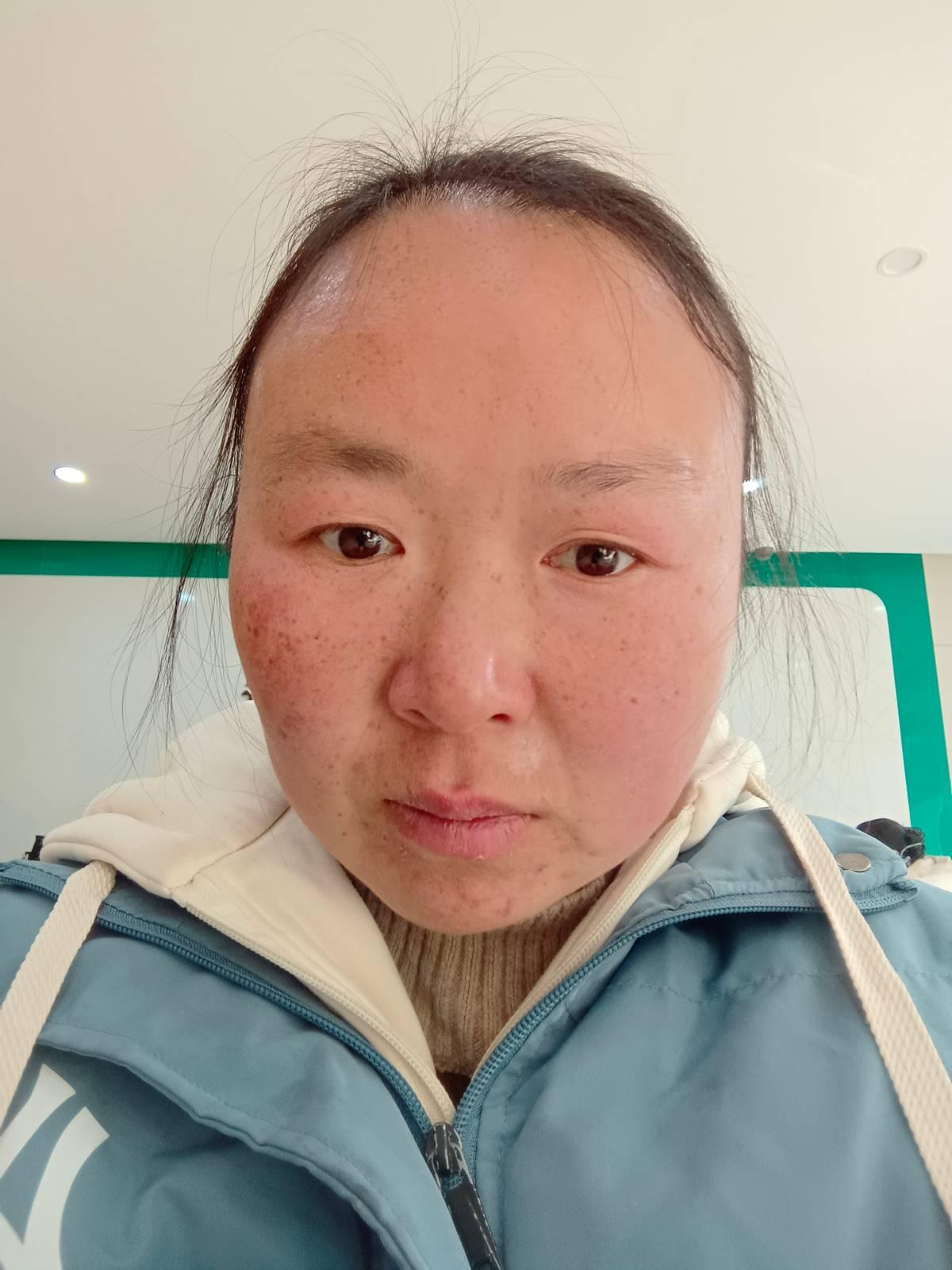 一位36岁的工厂员工，在征婚启事里写自己无车无房。
父母是农民
爱好是自驾游和爬