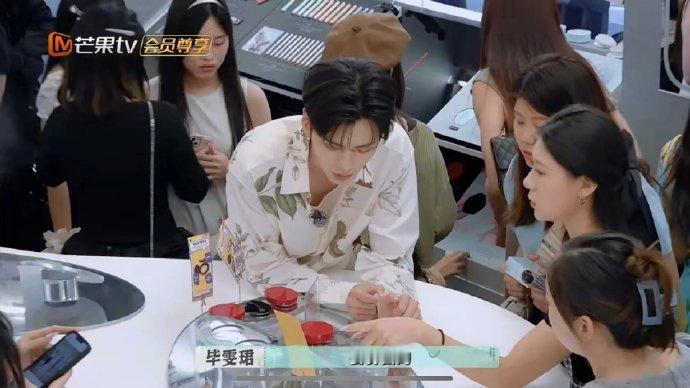 毕雯珺[超话]论找货还是得毕雯珺 毕雯珺就是找货小能手！谁有需求他都能第一时间响