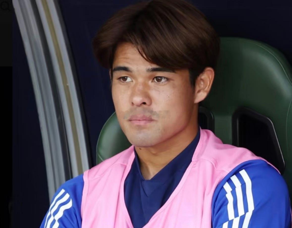 荷兰2比2日本日本绝平荷兰 25岁的佐野海舟成为日本队主力后腰，本赛季也是美因茨