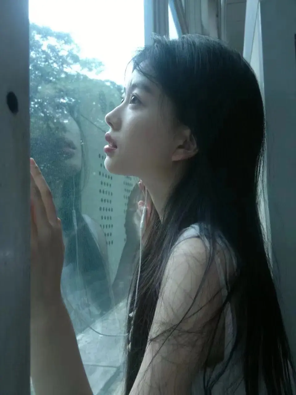 你终于一步两步 义无反顾退居我左右。