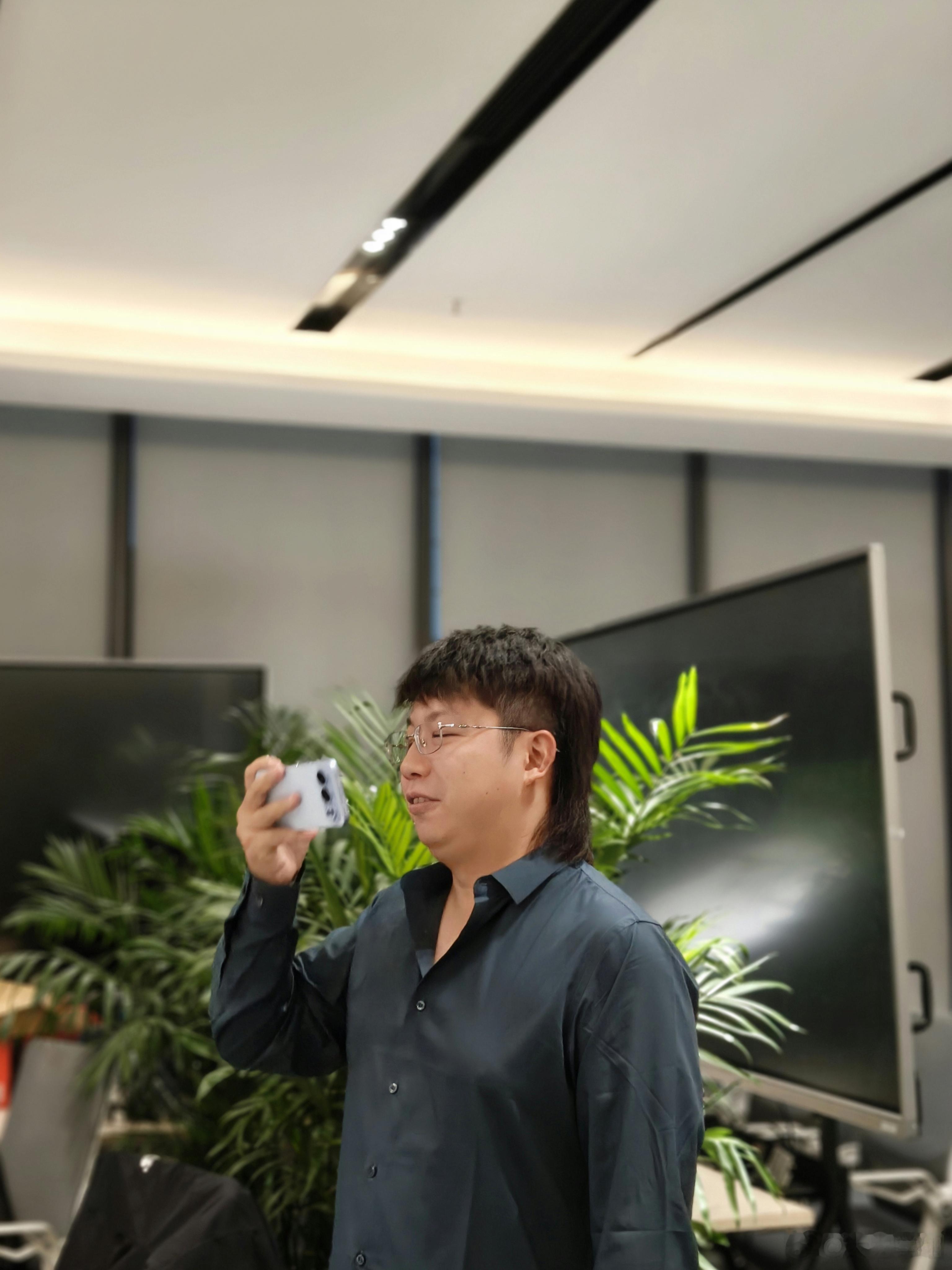 报告家人们！！！导演的相册里有好多小姐姐你们想不想看