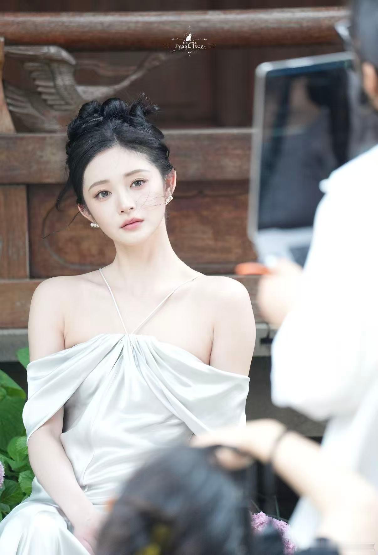 周洁琼白色美瞳周洁琼白色美瞳，完全波斯猫，好美啊周洁琼完全波斯猫