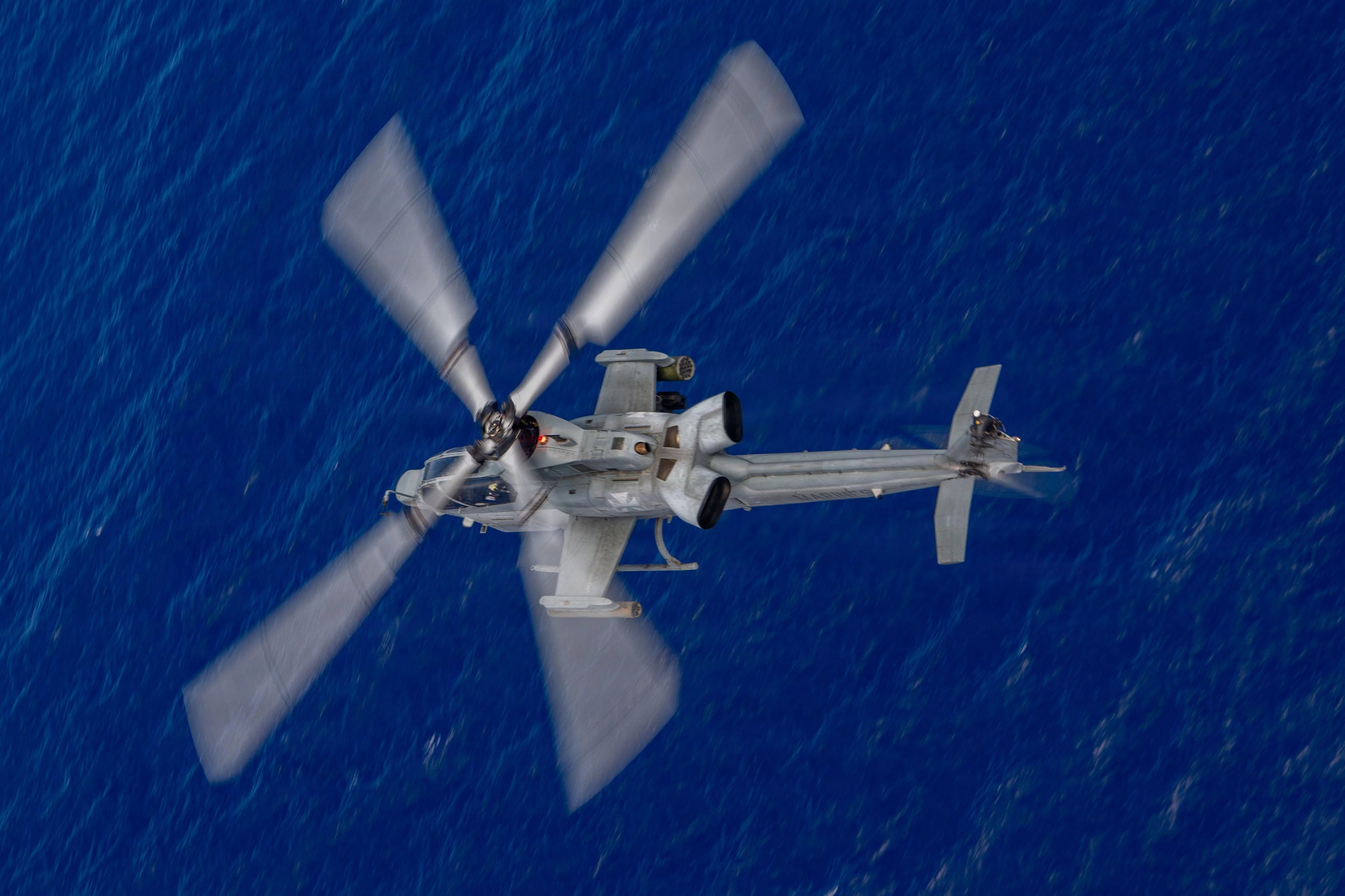 一架隶属美国海军陆战队第164中型倾转旋翼机中队（VMM-164）的AH-1Z“