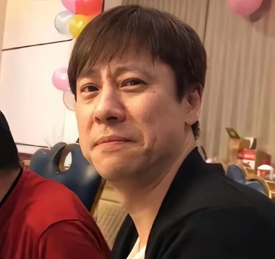 解晓东现在住在蚌埠，房子是普通的居民房，而不是高档小区的。去年底他宣布清破债务后