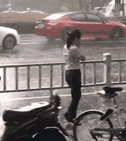 这雨淋出了太多心酸与无奈