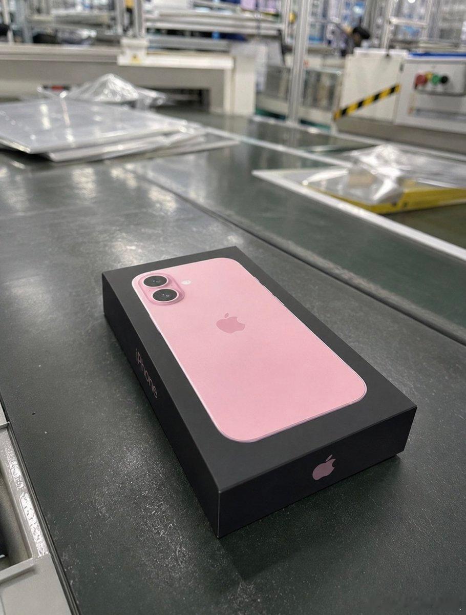 不是吧，iPhone  Air 2 和 iPhone  18 标准版的包装都出来