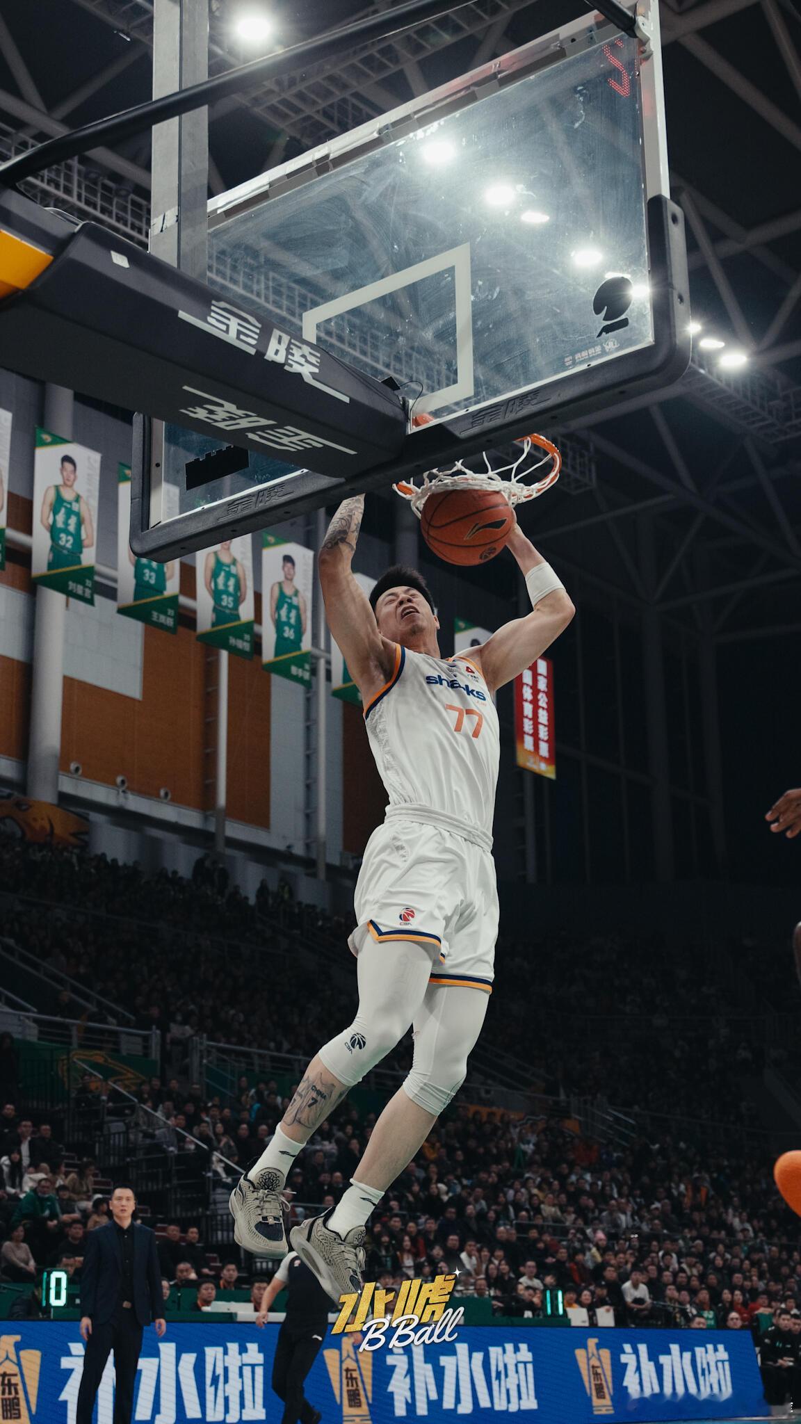 1 月 28 日，上海男篮球员张镇麟迎来 27 岁生日，俱乐部暖心送上生日祝福，