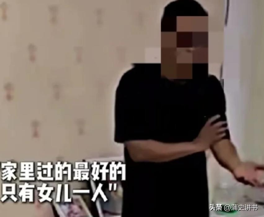 女大学生暑假嫌父母不托举，父亲一句话点醒无数人

暑假期间，一名女大学生在家中，