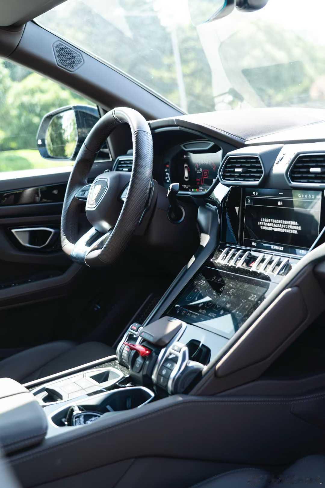 兰博基尼Urus S 特殊配色 寻伯乐、24年仅7000公里 ​​​