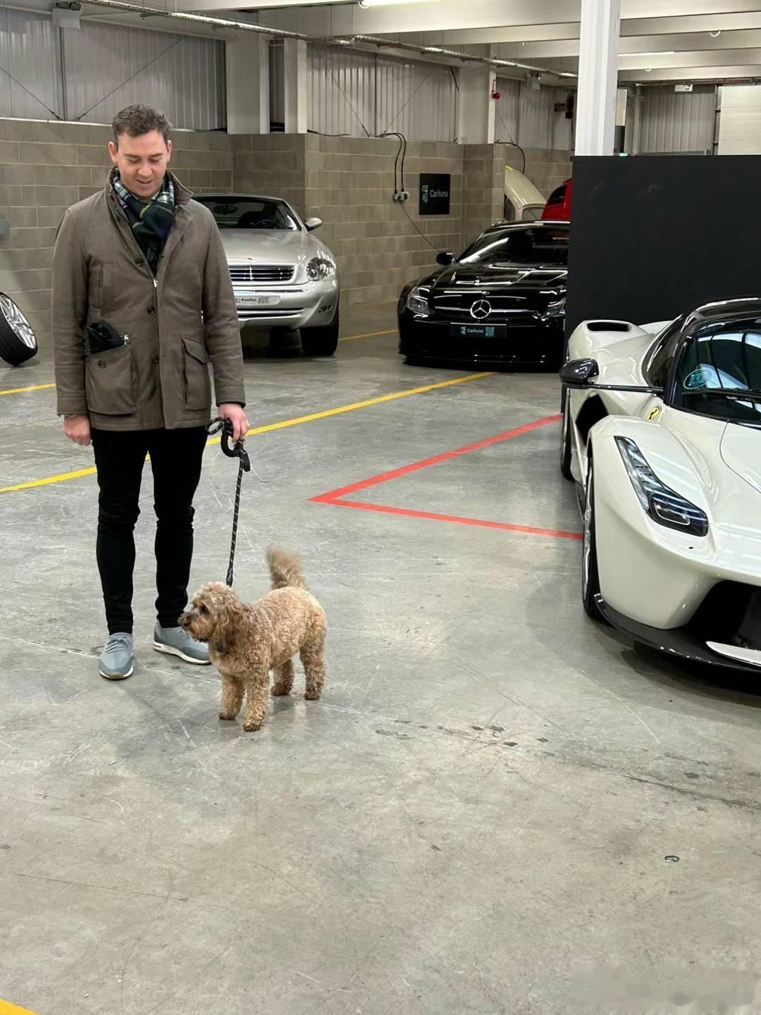 刚才翻相册翻出来了月初Carhuna cars&coffe聚会拍的一张图（图一）