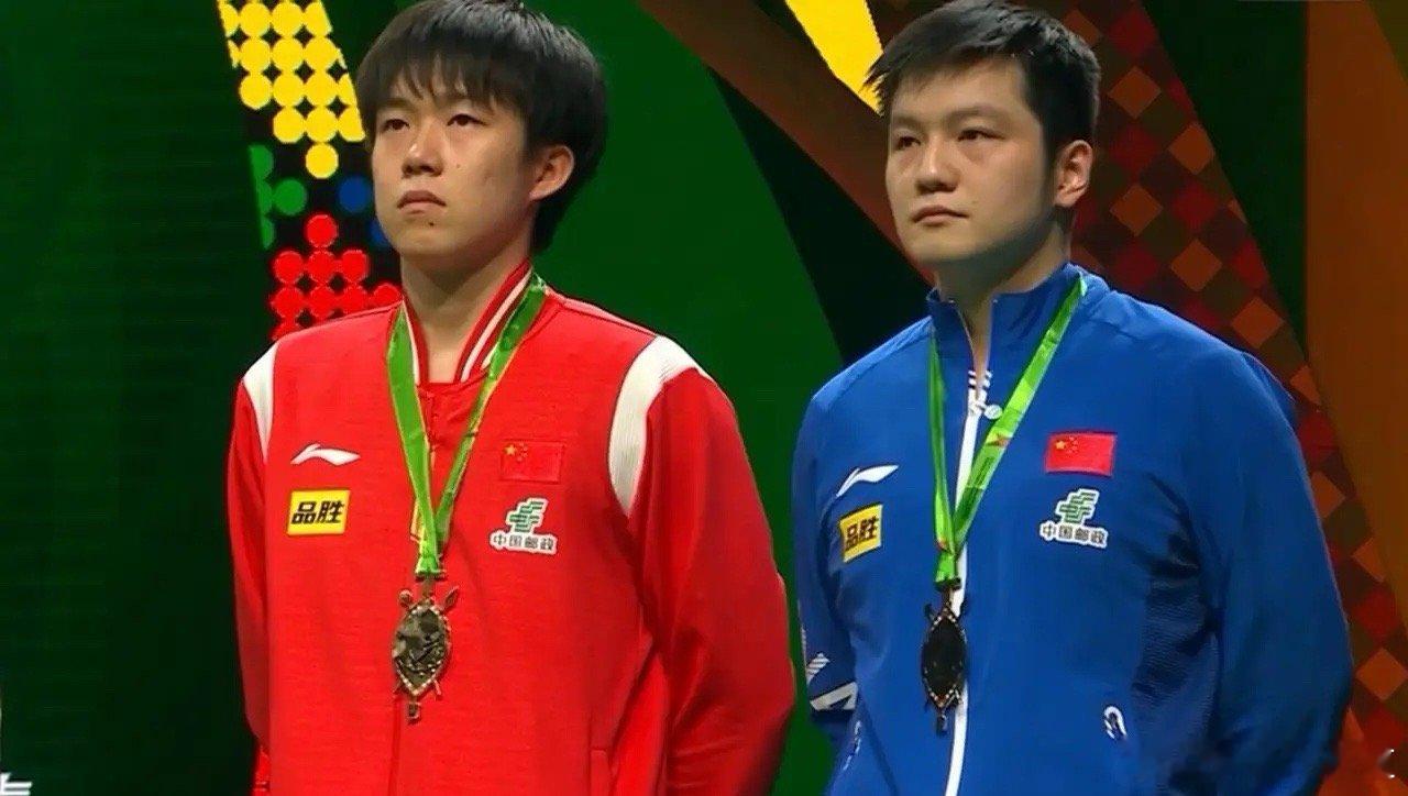 中国男乒名将王楚钦真是太会说话了！今天王楚钦在接受媒体采访时聊到了和樊振东的全运