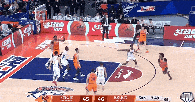 古德温练手怀特塞德打出进攻高潮，反超北京轻轻松松，



下半场开始，上海加强防