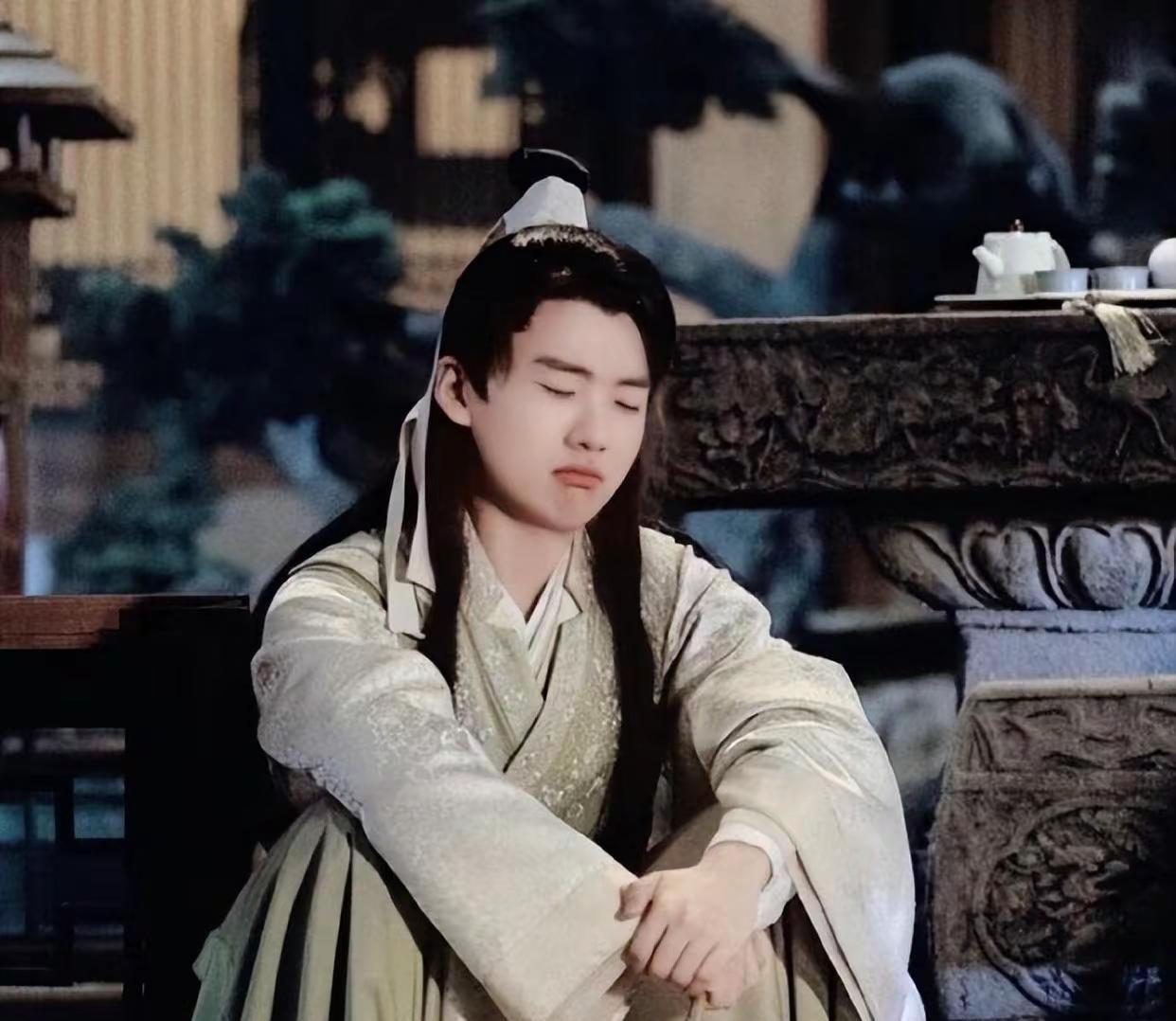 郭德纲出事郭麒麟不装了。不装了三个字，放在他身上，不是摆烂，是撕掉遮遮掩掩。他不
