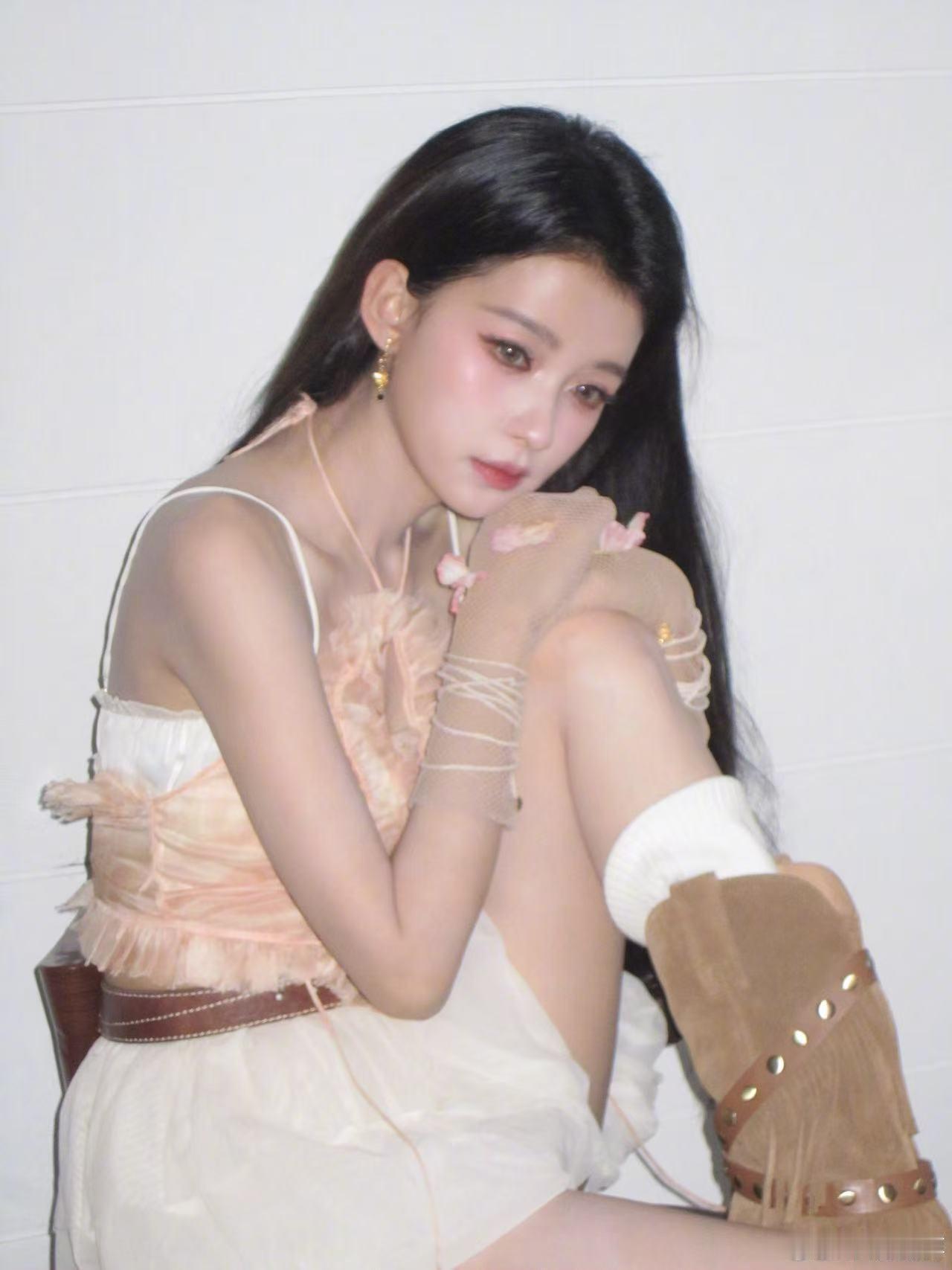 叶一茜孙怡训练室同框画面 这种不矫情不做作的姐妹情谊太真实，训练室里的小互动比剧