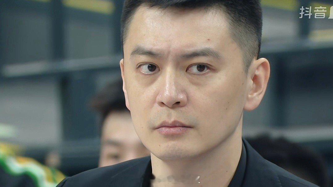 三个技术犯规，一个普通犯规罚了6个球，裁判真的啊，还多给了一个