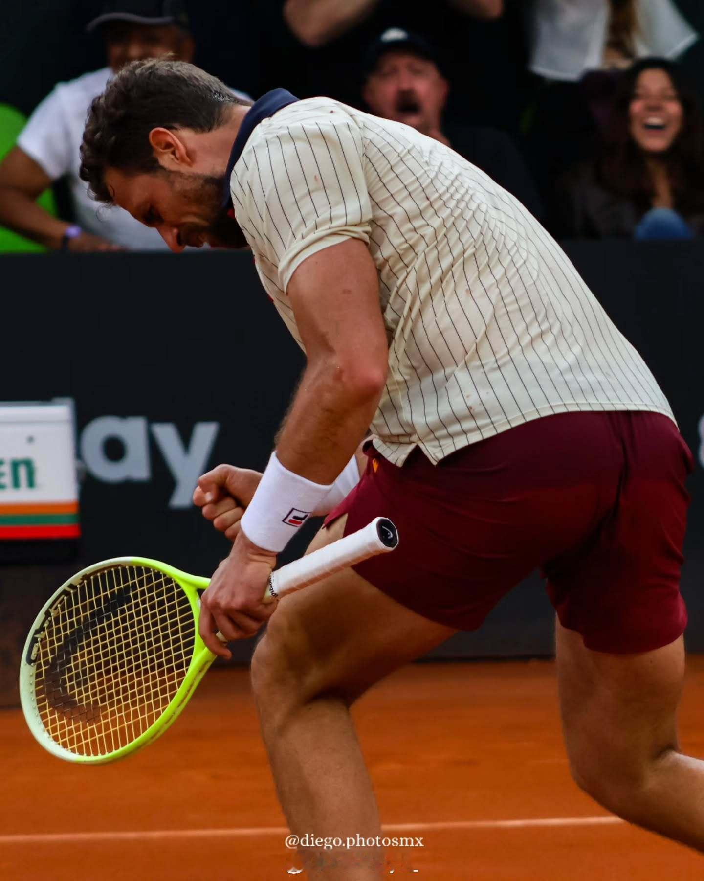 一些低排名球员，选小众品牌，自购过季款，但上身效果一点都不比巡回赛差。纳波利塔诺