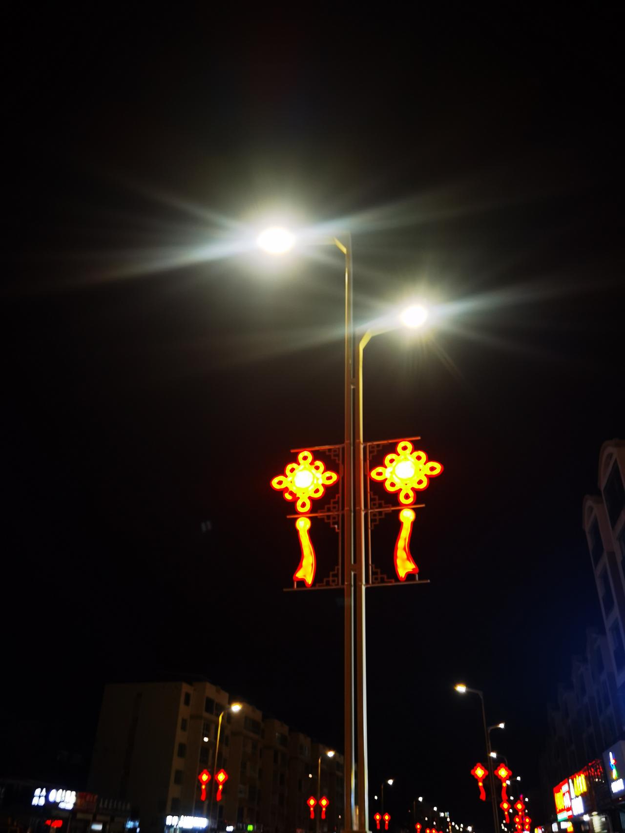 夜晚来临
两盏明灯
中华情结
组合一起
前程似锦