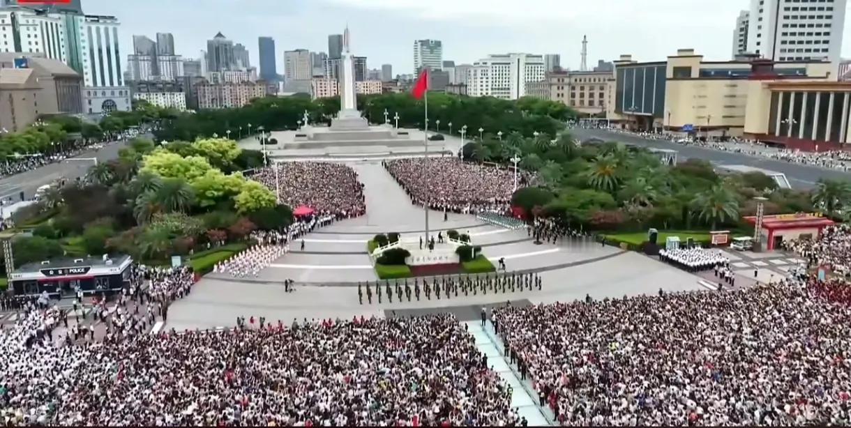 今天是2025年8月1日，江西南昌八一广场举行升国旗仪式。愿祖国繁荣昌盛！[祈祷