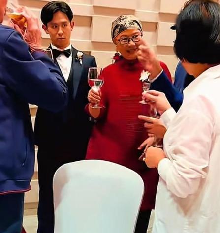 好奇查了一下刘欢的女婿，原来并不是什么富二代，而是出生在重庆一个普通的书香家庭。