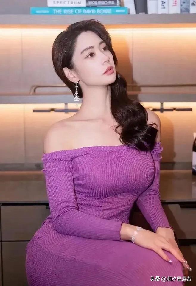 克拉拉：紫色魅力的完美演绎

咱都知道克拉拉吧，她的一组写真可太惊艳啦，活脱脱一