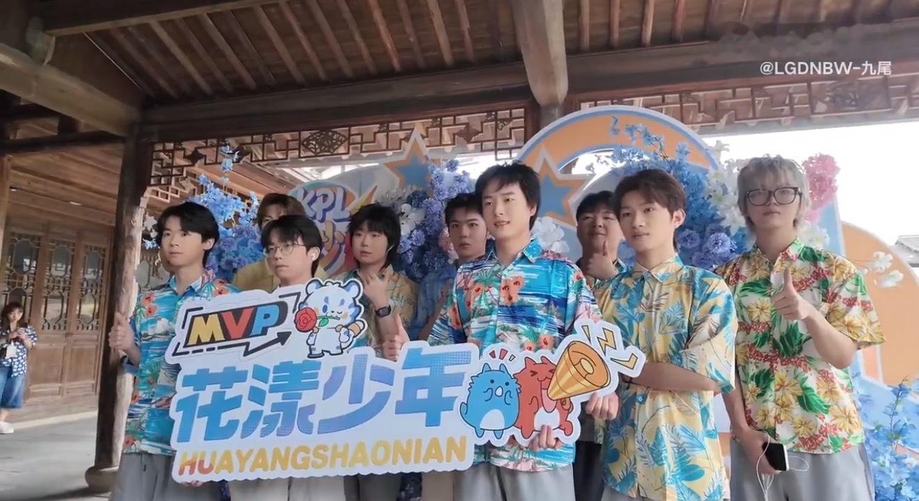 钎九  我说xxz怎么摆战斗脸 原来dyg游船在下面