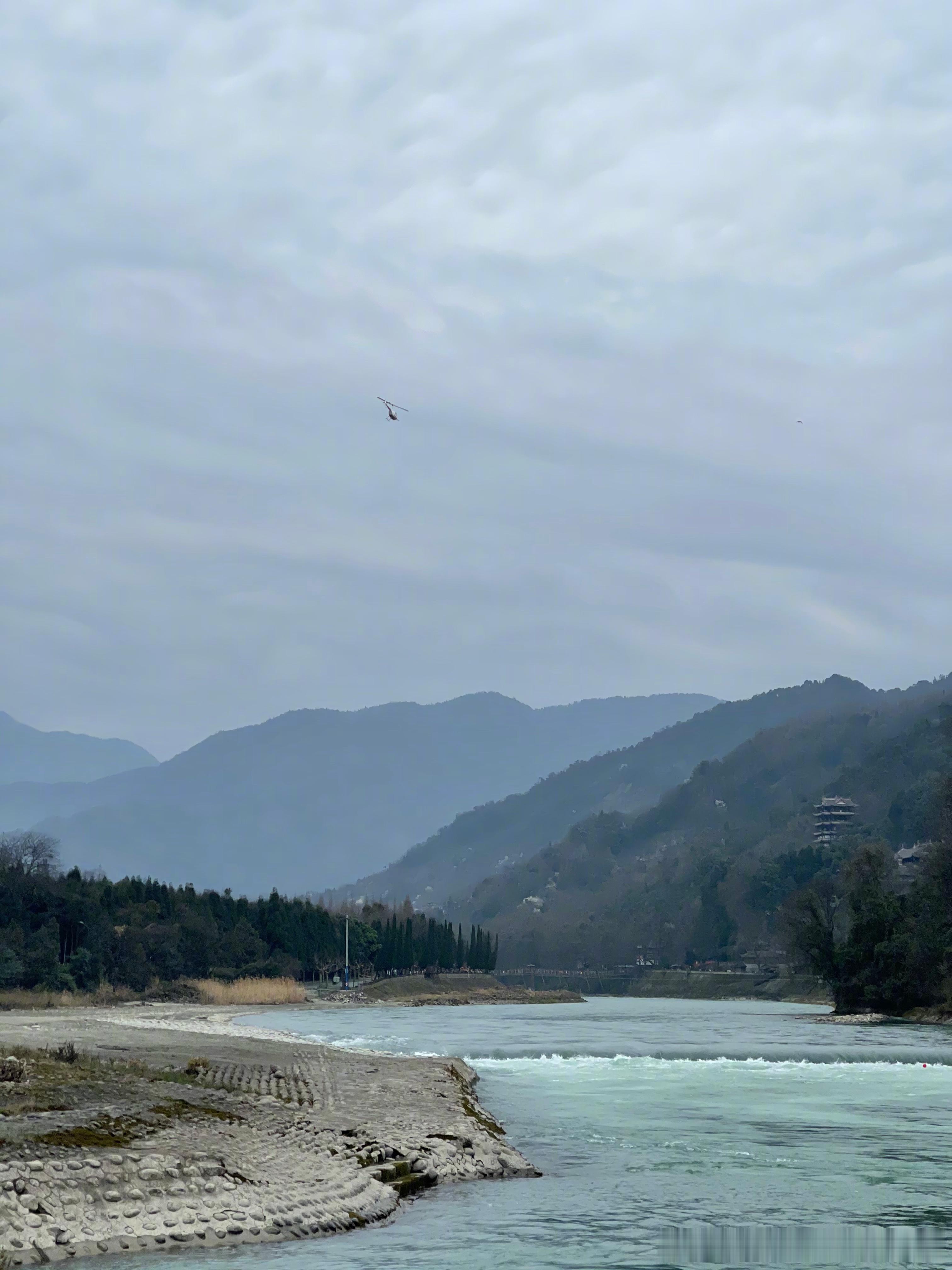 #戚薇是都江堰宣传大使##戚薇说来四川不能错过都江堰# 都江堰因戚薇的宣传而备受