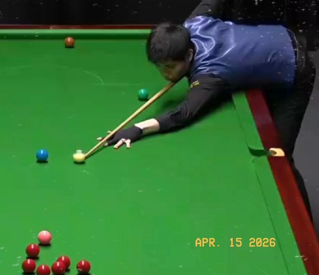 太惊艳的梦幻开局：
贺国强开场打出一波四连鞭小高潮，比分4-0领先利索夫斯基，进