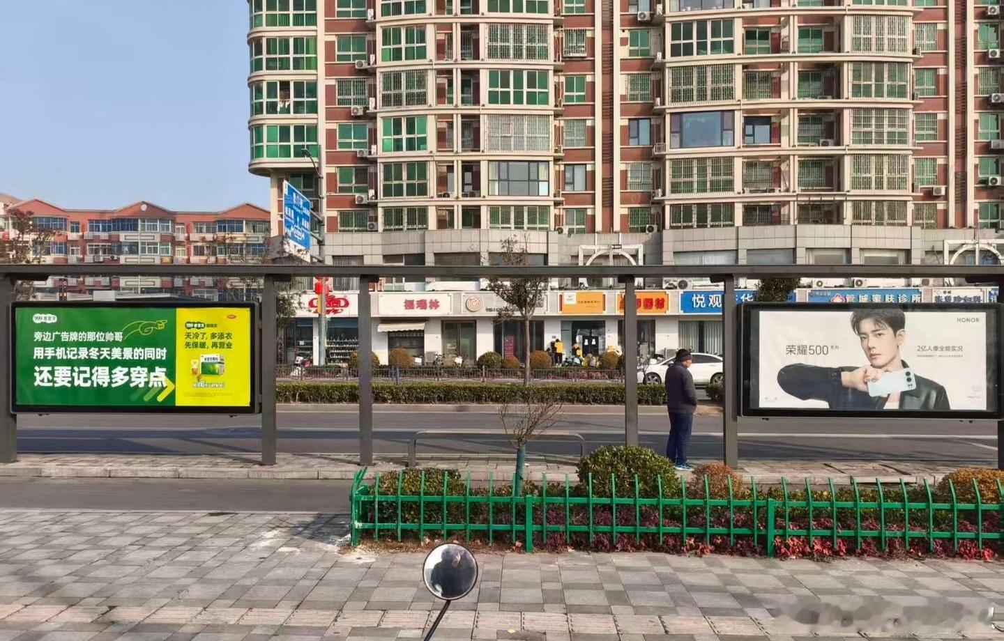 这地广咋这么逗，还和隔壁肖战整了个互动，活人味十足 