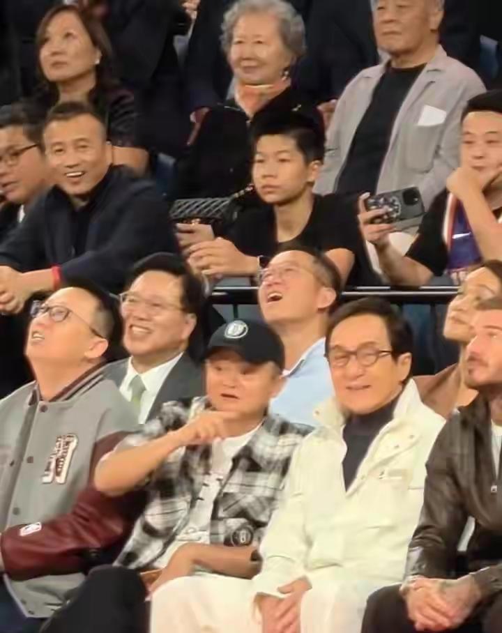 马云这“佛系发福”，一看就是把日子过明白了！
 
马云现在胖得像尊佛似的，看着是