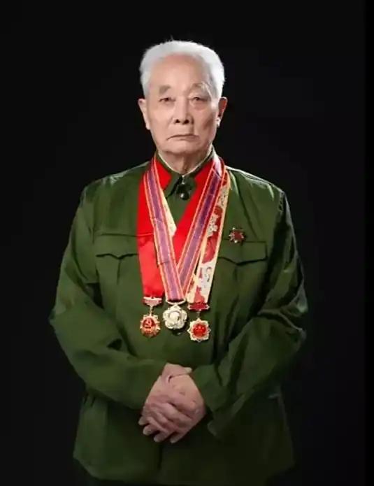 全世界除了志愿军战士，还有谁能打这种仗？手中连枪都没有，却攻下美军阵地，并坚守3