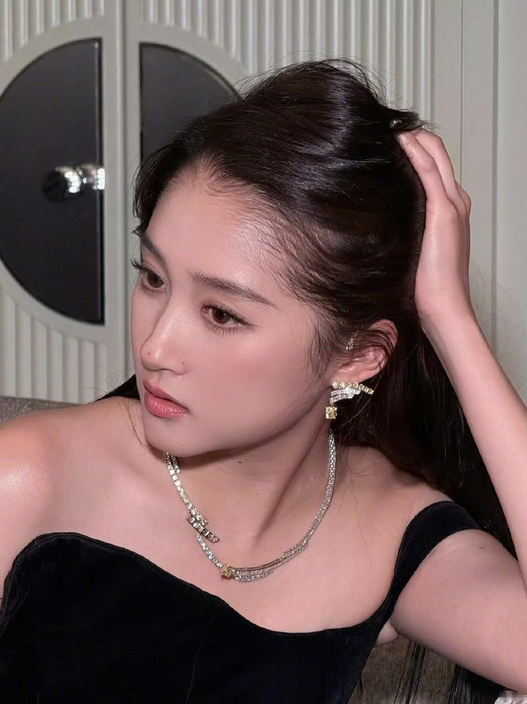 太喜欢这绒毛发际线了 像小豹子🐆（野生但血统很高贵的…. ​​​