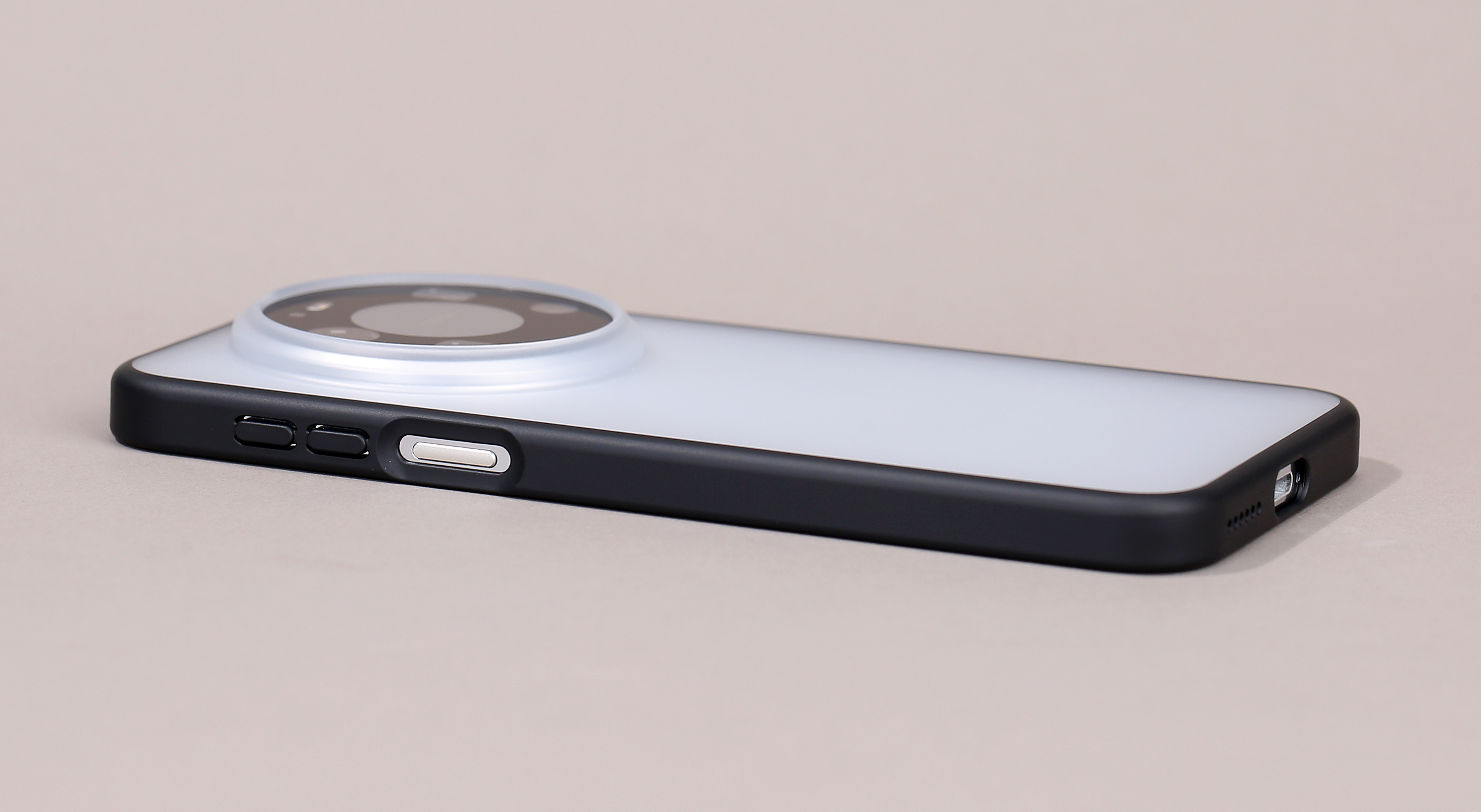 朋友们，Mate80ProMax 013 来了。边框约 1.4mm，背板约 1.