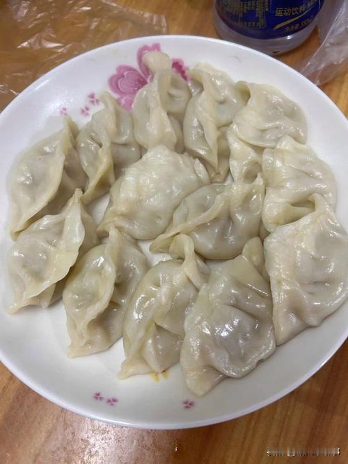 估计没人否定回答
我印象最深的一次
是在河北
北戴河
吃饺子
按照在北京的习惯
