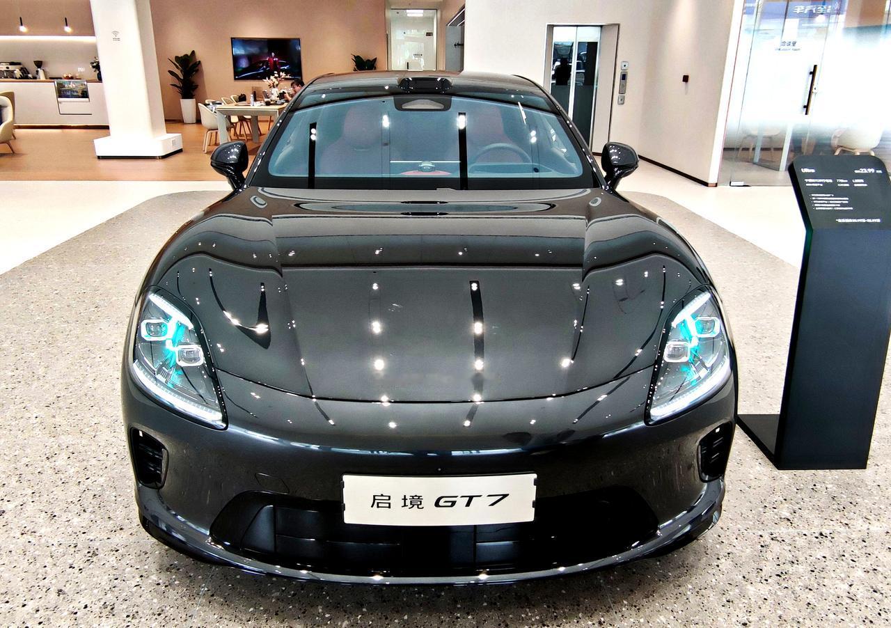 豪华猎装轿跑《启境GT7》
   启境GT7是广汽集团与华为引望联合打造的，款中