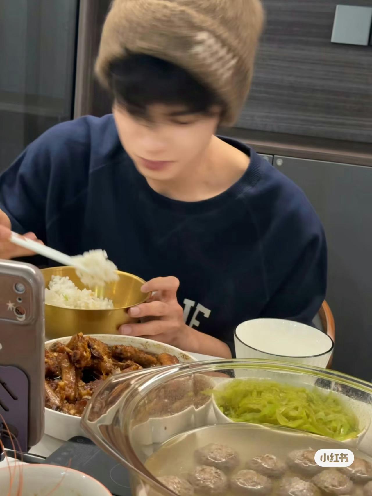 陈哲远——为了吃大米特地过了个生日哈哈哈哈哈哈哈哈哈哈哈哈哈哈哈哈哈哈哈哈哈哈哈