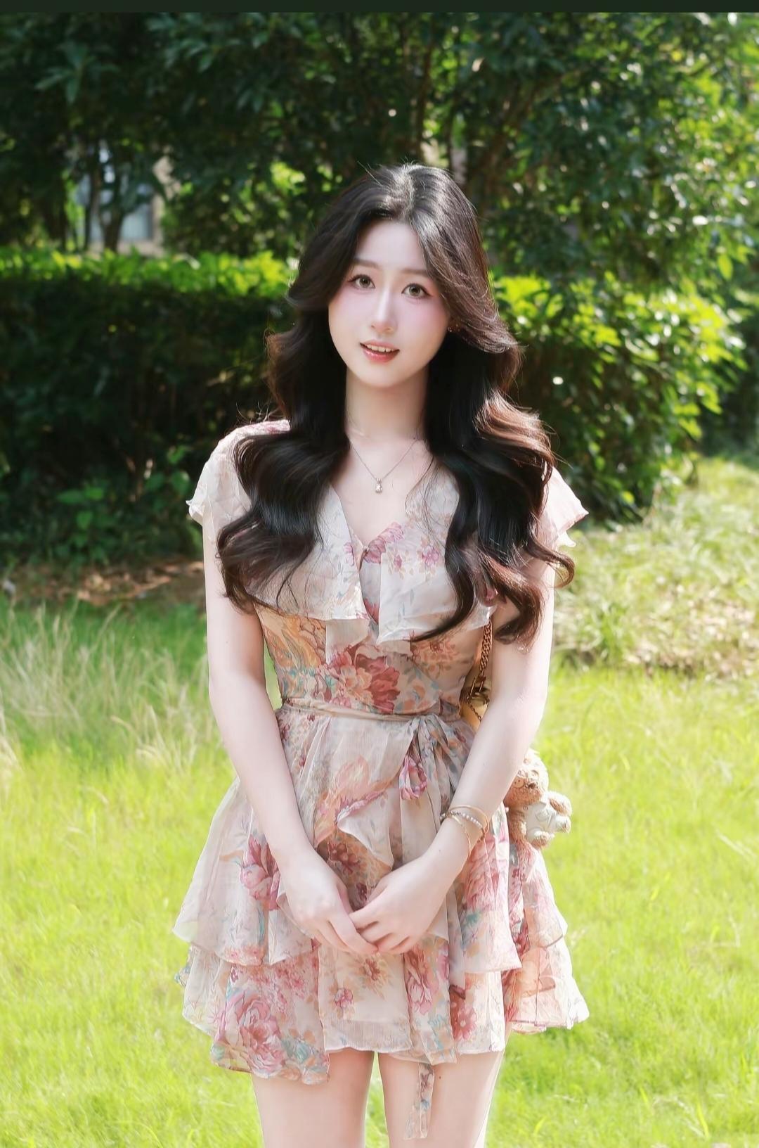 夏日生活打卡季 夏日清新穿搭，甜美少女风，花裙飘飘，阳光明媚