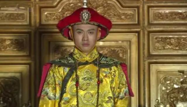 嘉庆已经当了皇帝，为什么还像个旁听的人，连一句硬话都不敢对乾隆说？很多人看这段历