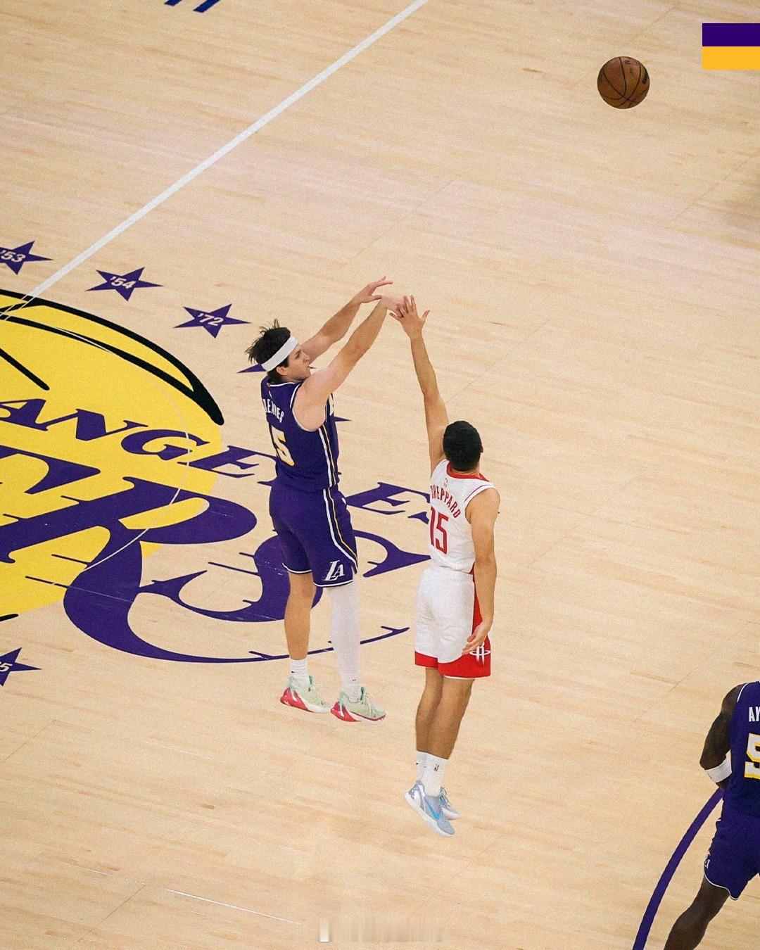 第一节结束，湖人28-21火箭还是要控制下失误，打得再稳一点，防守继续上强度～火