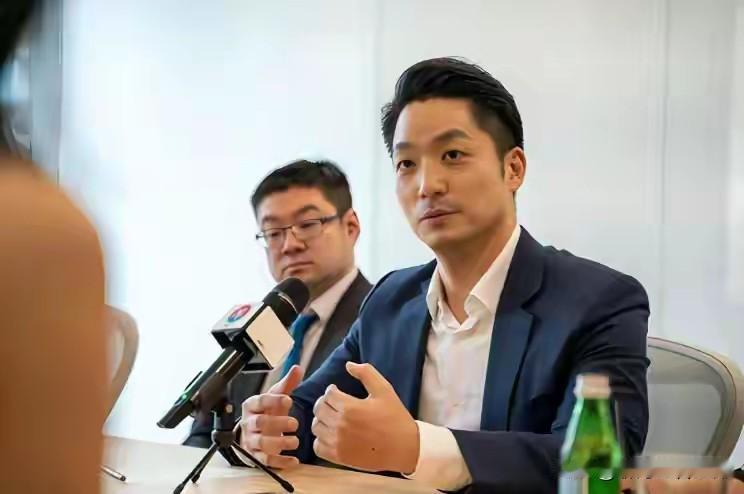 为什么郑丽文明知蓝营有韩国瑜、蒋万安这样的强将，却还要把初选放在年底以便让卢秀燕