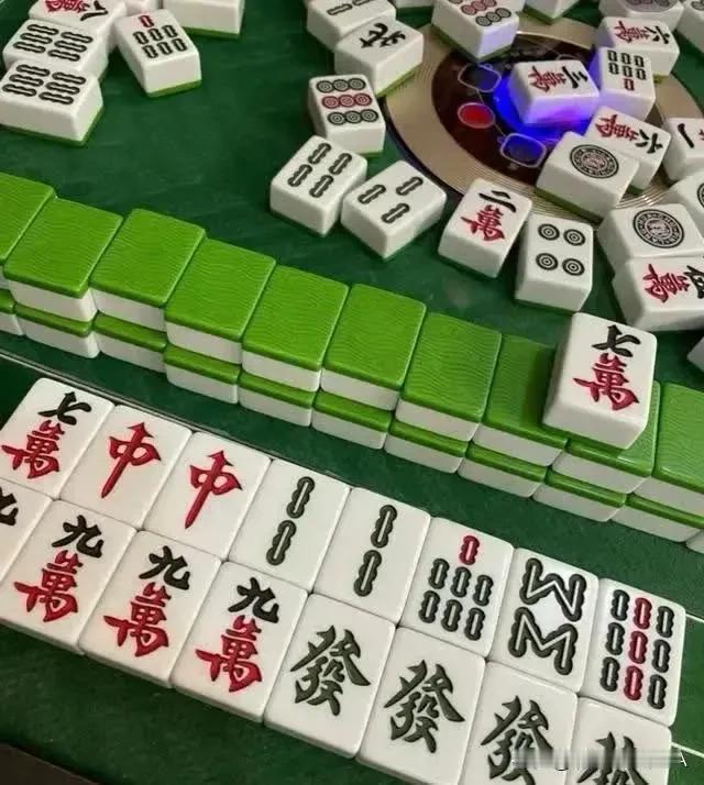 女子打麻将疑遭算计，怒掀桌子发现惊人内幕

2024年5月15日晚上9点，在湖南