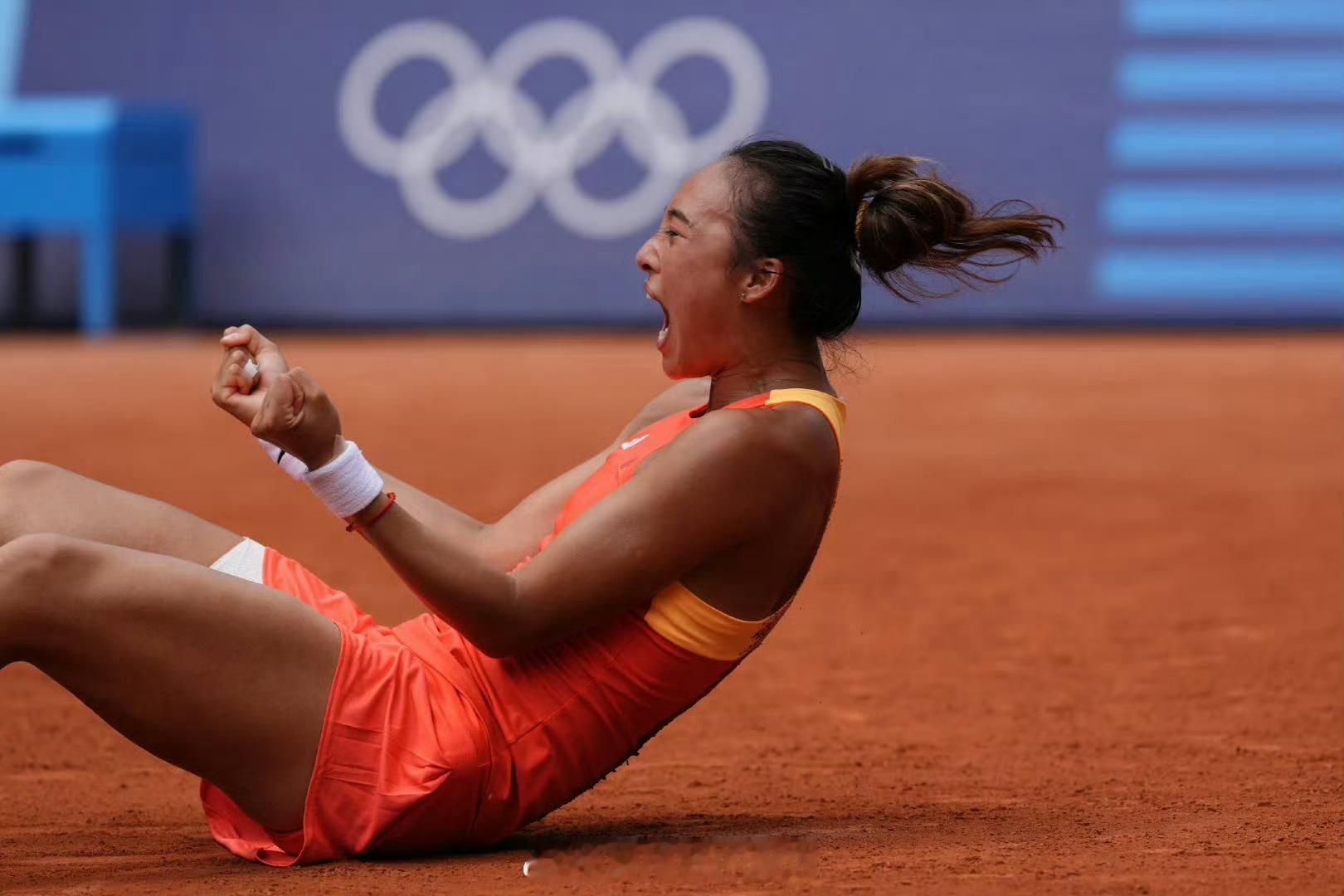 #郑钦文vs维基奇#虽然济南也是30多℃高温，但还是在家睡觉更舒服，不等结果了，