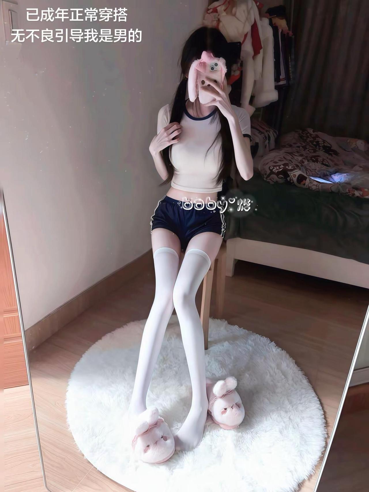 性格十分恶劣 但胜在脸十分乖已成年无不良和低俗暗示正常穿搭