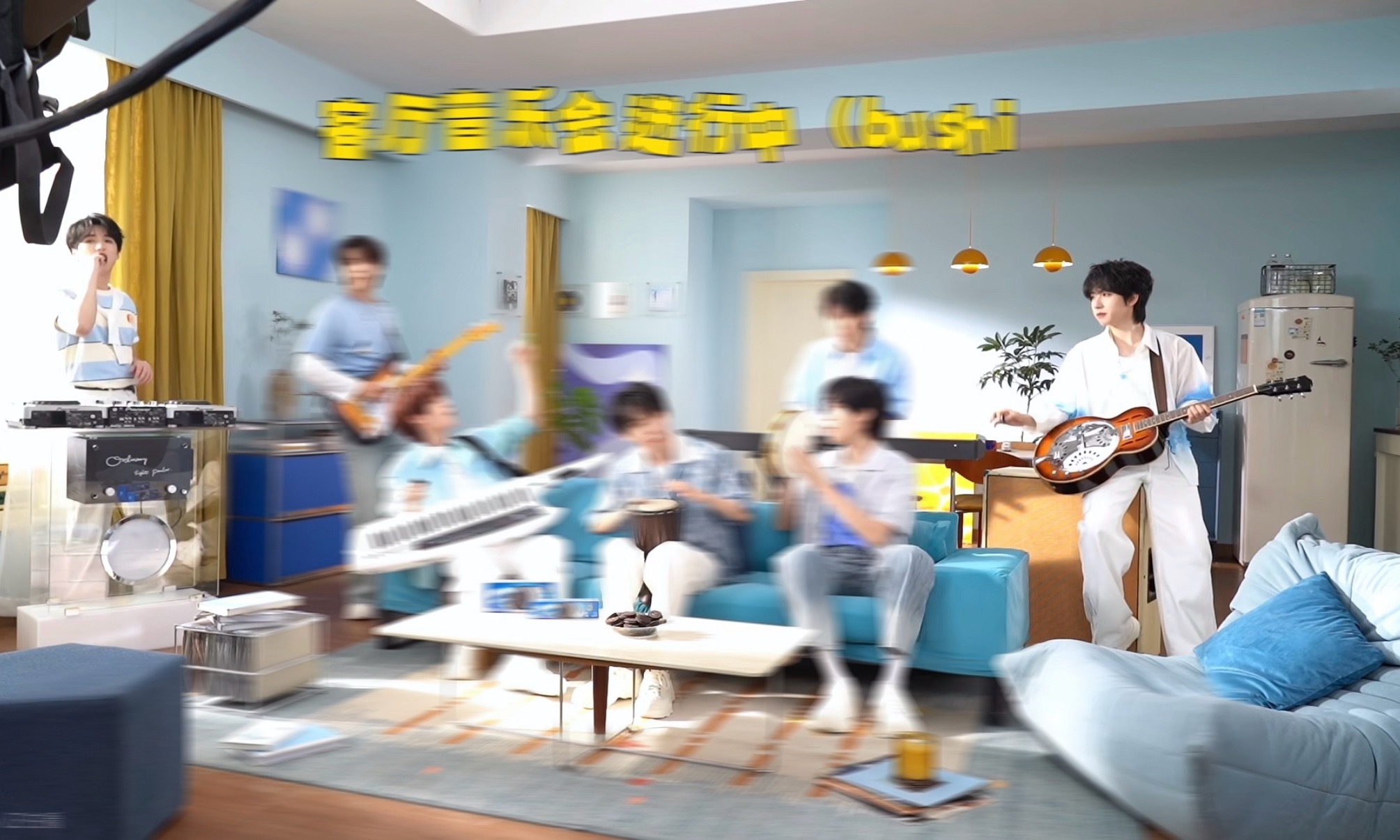 偷看被我抓住了吧