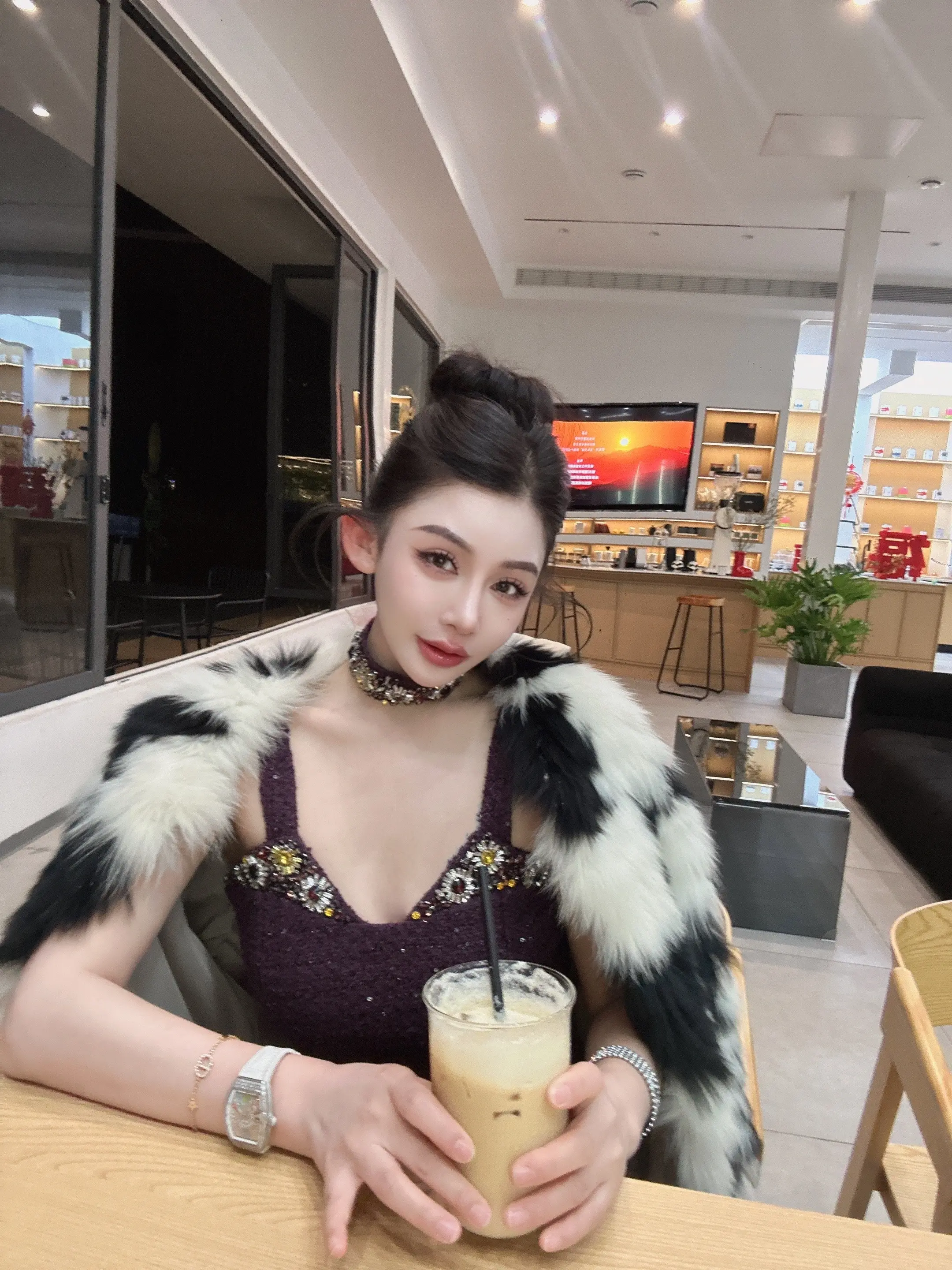 当你的认知越来越高时，你会开始真正理解身边的每一个人，没有好坏，没有对...