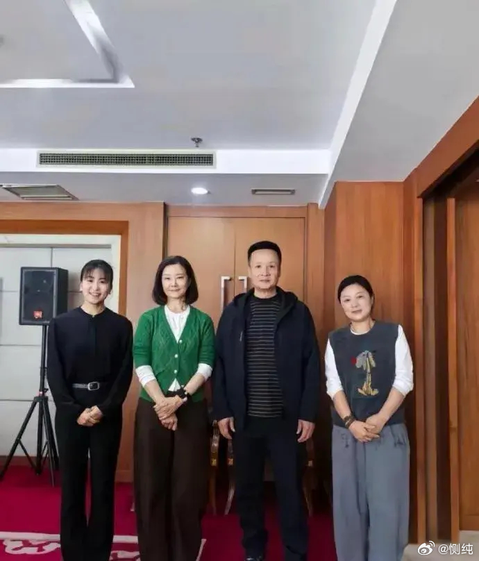 宋祖英如今模样大变，昔日辣妹子竟有了奶奶范，岁月无情催人老哇 